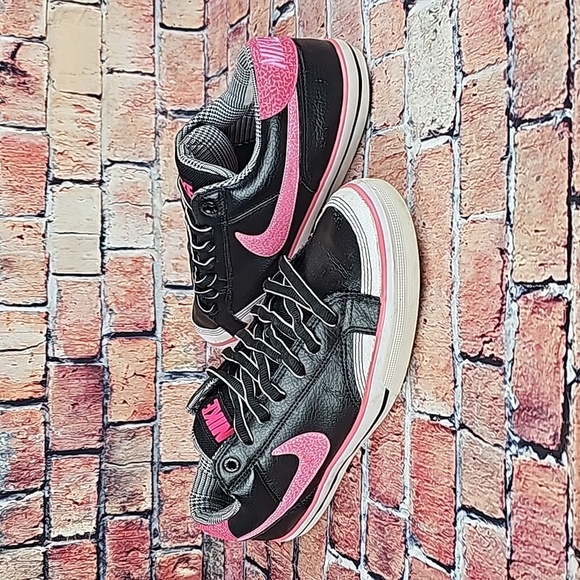 NIKE LEATHER LOWTOP SHOES WOMANS SIZE 10 GUC - Picture 2 of 11